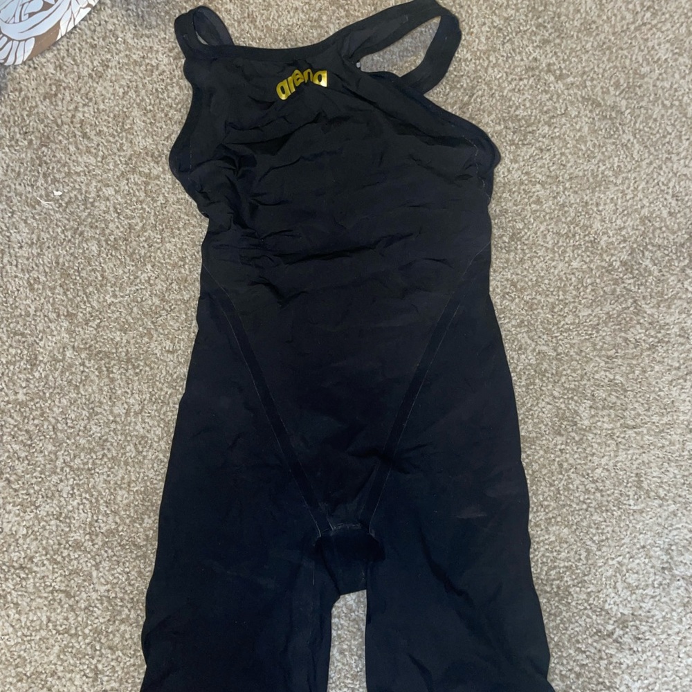 ARENA TECH SUIT SIZE 24